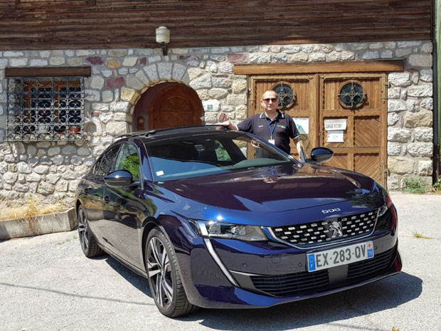 „Пежоов” шармер са Ривијере